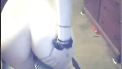 Uma garota sozinha está enfiando um vibrador na buceta em melhor site de videos amadores um vídeo do gonzo