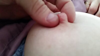 Ruiva tem seus peitos os melhores sites de vídeo pornô esfregados e sua bunda também por um grande galo