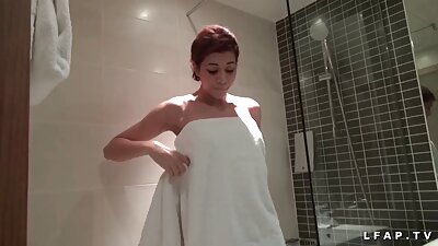 A superestrela asiática Kianna Dior trata do melhor site porno de todos galo de Jonni Darkko